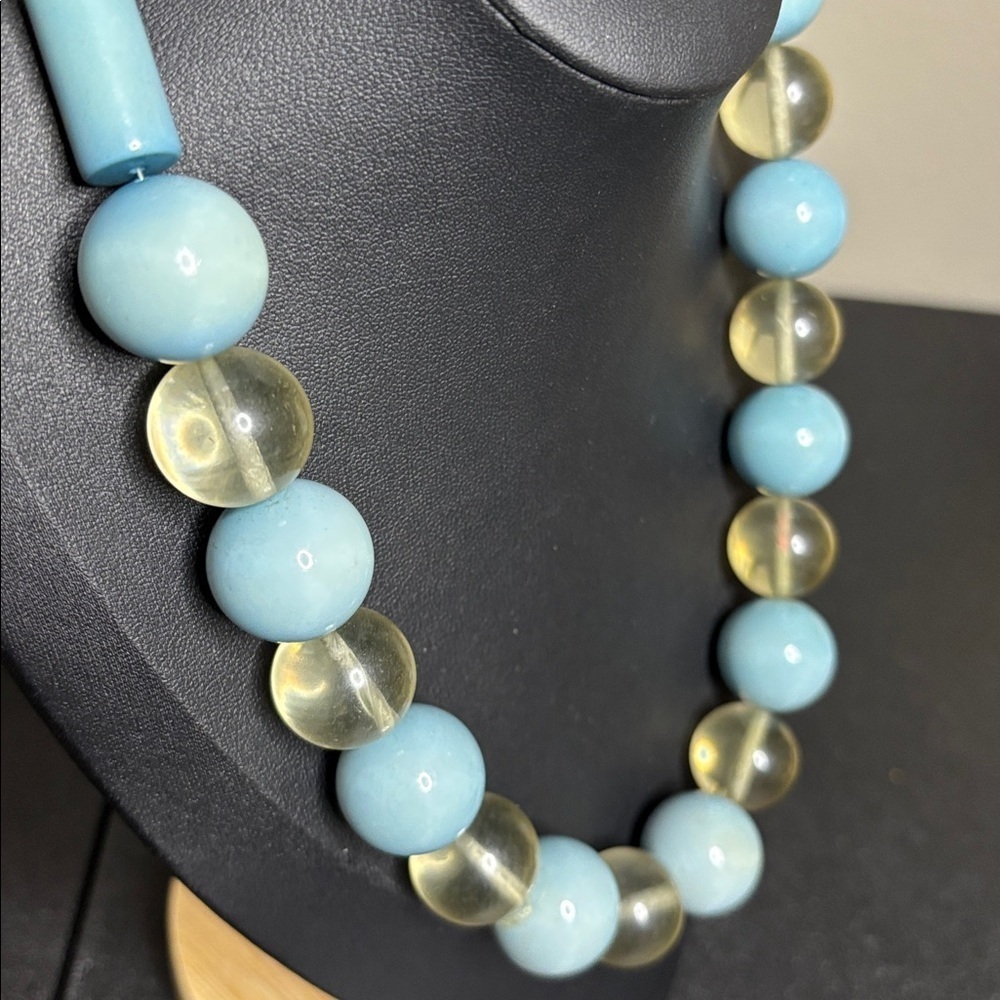 Vintage Retro Pinup Acrylic Chunky Chic Blue and Yellow Beaded Necklace - Picture 5 of 7